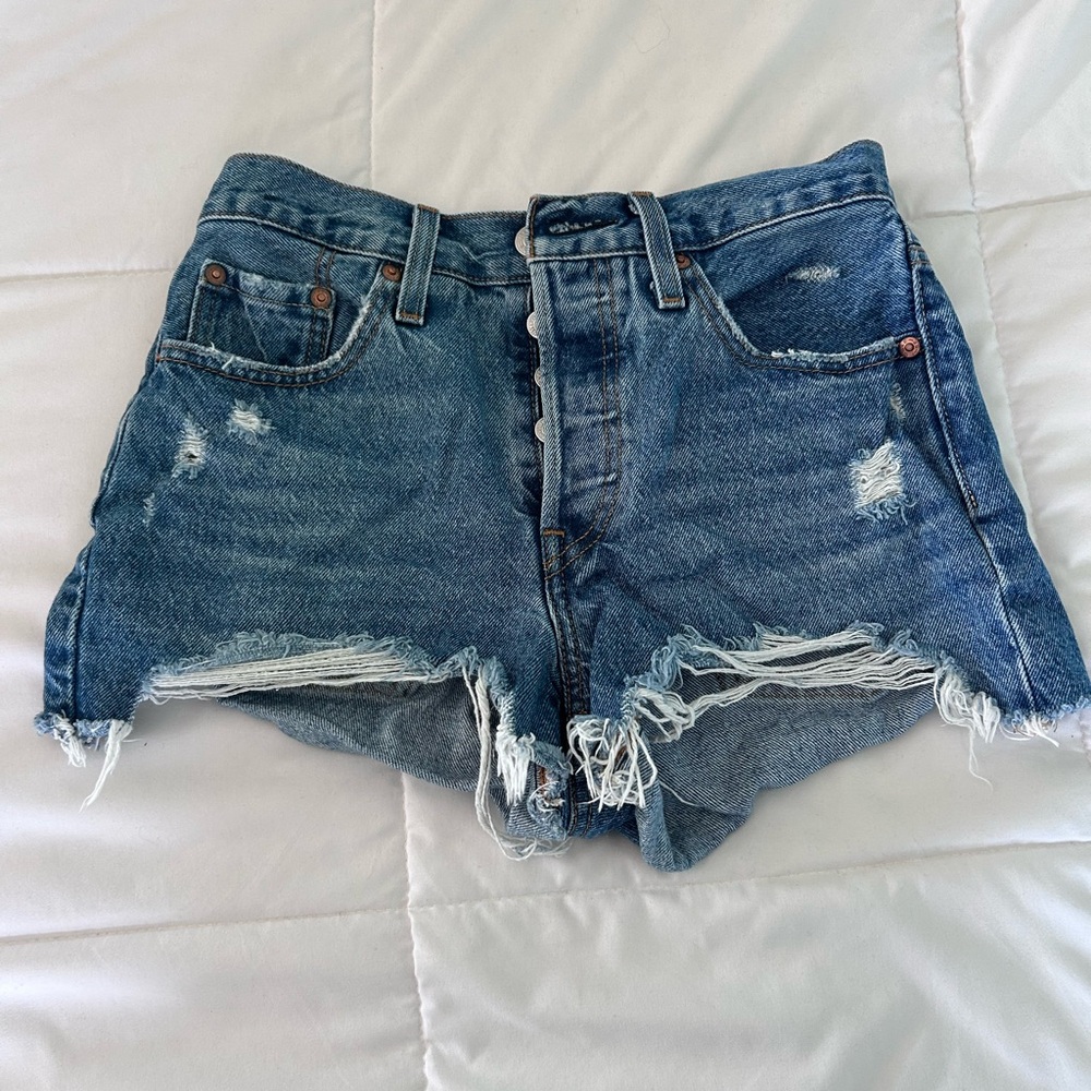 Levi 501 Distressed Denim Women Shorts, size 25